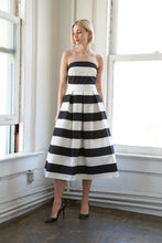 Cargar imagen en el visor de la galería, Vestido black &amp; white line
