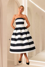 Cargar imagen en el visor de la galería, Vestido black &amp; white line
