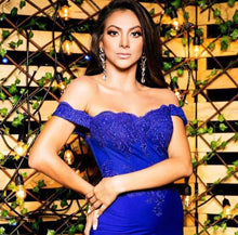 Cargar imagen en el visor de la galería, RENTA Vestido azul con encaje
